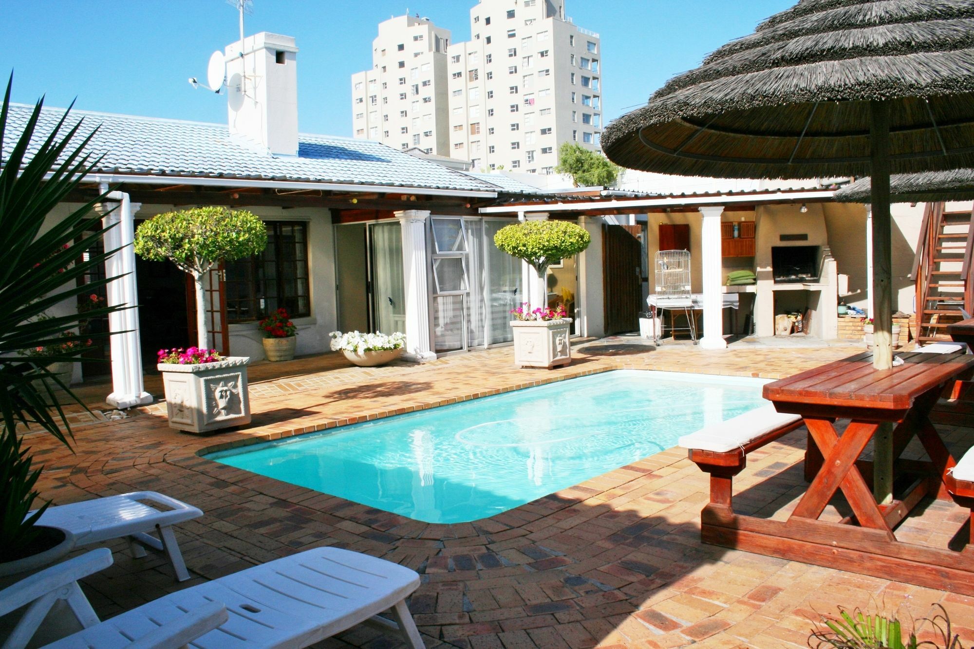 Dolphin Inn Blouberg Блуберґстранд Екстер'єр фото